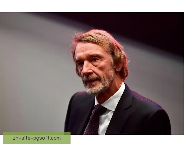 莱万进球被半自动越位判罚取消引发争议